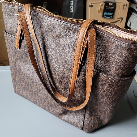 Michael Kors Jet Charm Tote - Picture 2 of 3